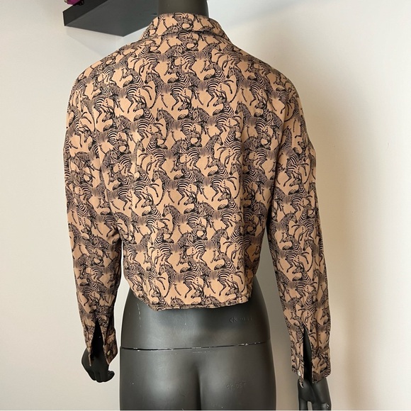 ⚪️ Twik animal print zebra cropped button down blouse - Picture 7 of 7